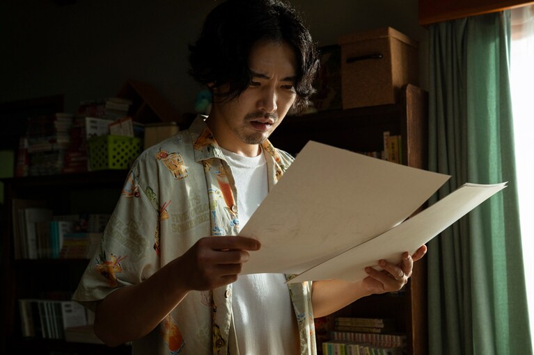 妻の担当編集と不倫する俊夫(柄本)　©2021『先生、私の隣に座っていただけませんか？』製作委員会