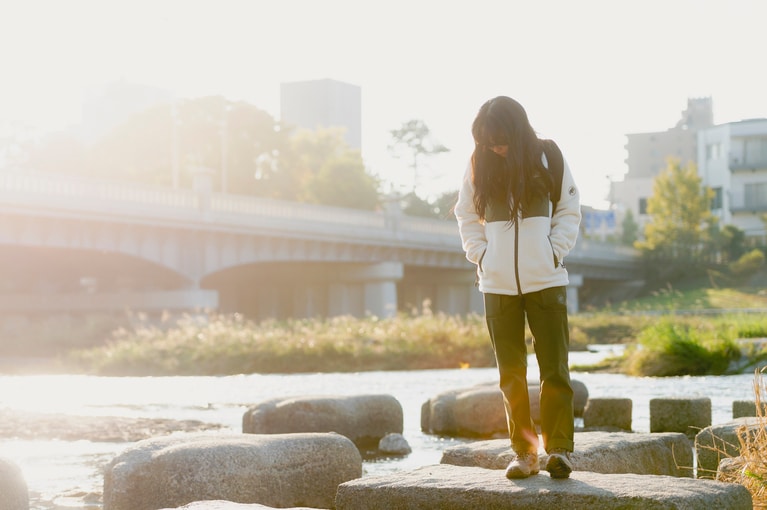 秋の夕暮れの鴨川デルタはどこか厳かな印象も。
