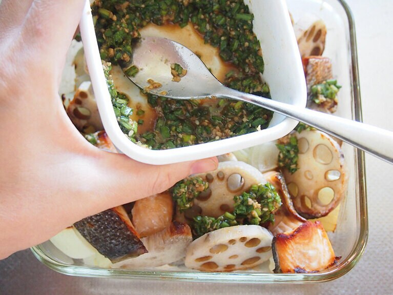 （3）のニラソースを上にかける。