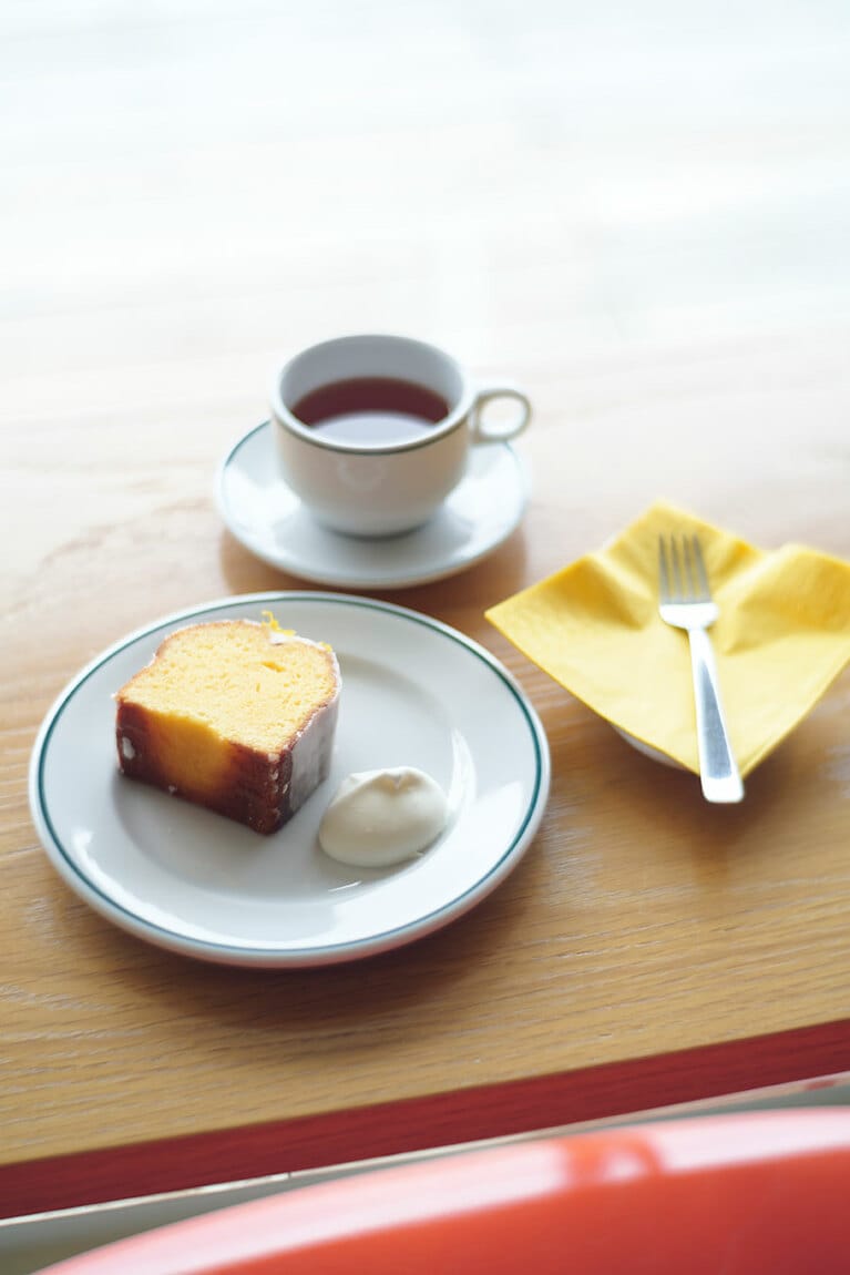 人気のレモンケーキ＋セットドリンク 900円。