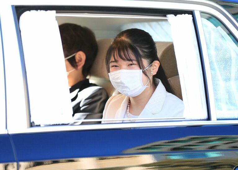 2021年1月1日、皇居へ入られる愛子さま　©時事通信社