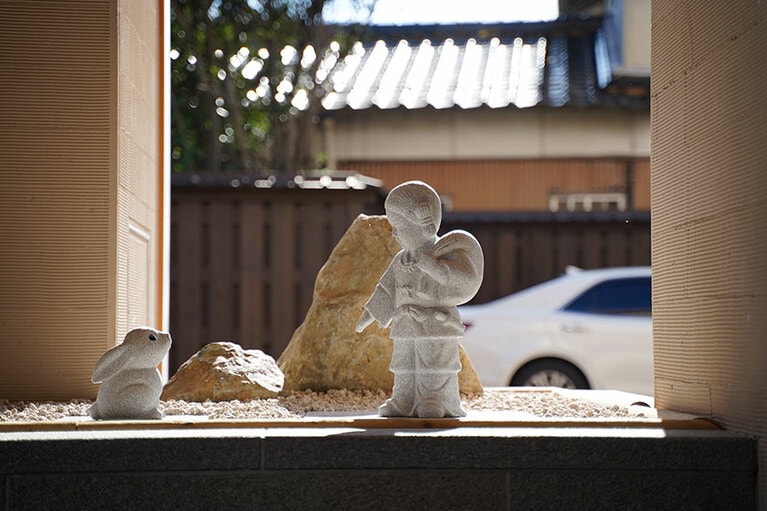 心優しき大国主命の逸話、『因幡の白兎』のモチーフが随所に。