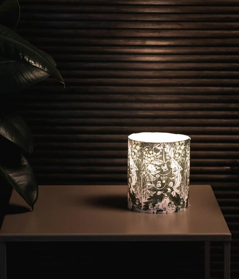 フィンランドのガラスメーカー、ムールラのシックなキャンドルホルダー。ムールラ キャンドル セレブレーション 3,410円。©Moomin Characters™