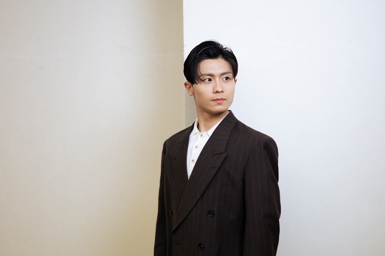 ジャケット¥220,000、パンツ¥61,600／ソウシオオツキ（エムエイティティ info@the-matt.com）　その他／スタイリスト私物