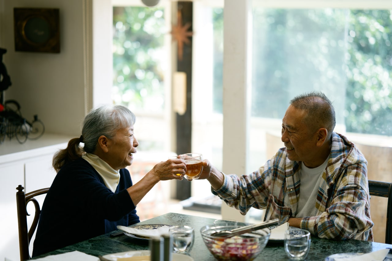 この日は徹さんがランチを用意。まずは乾杯！