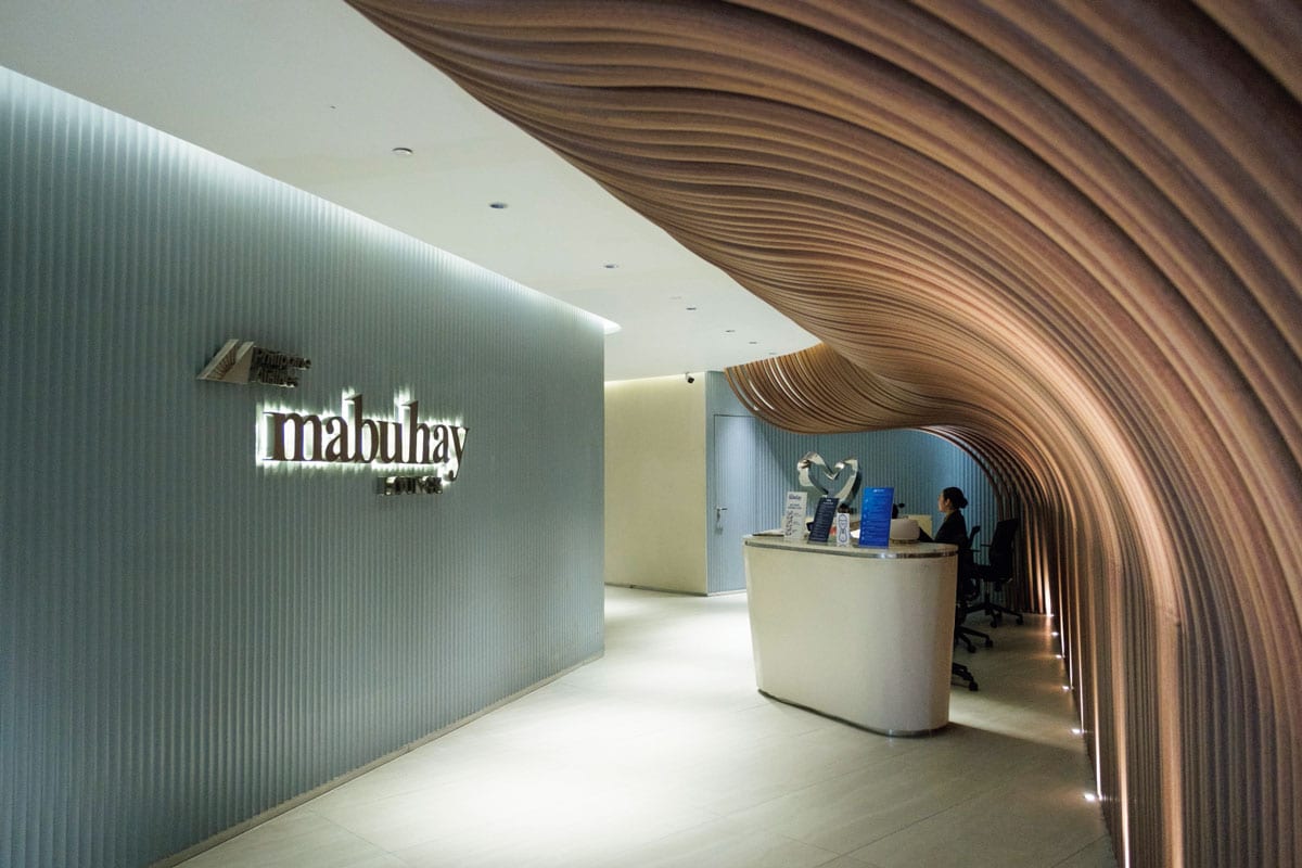 マニラ空港の「マブハイ・ラウンジ」。