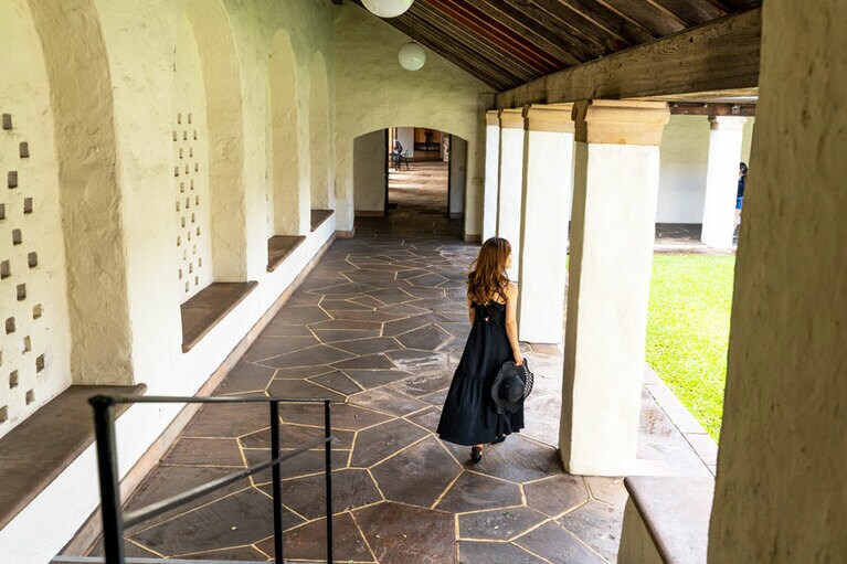 雰囲気ある回廊。なんとなく優雅な気持ちになります。Photo: Uchida Hisashi