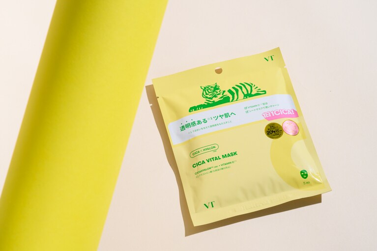 5枚入っているとは思えないコンパクトさ。