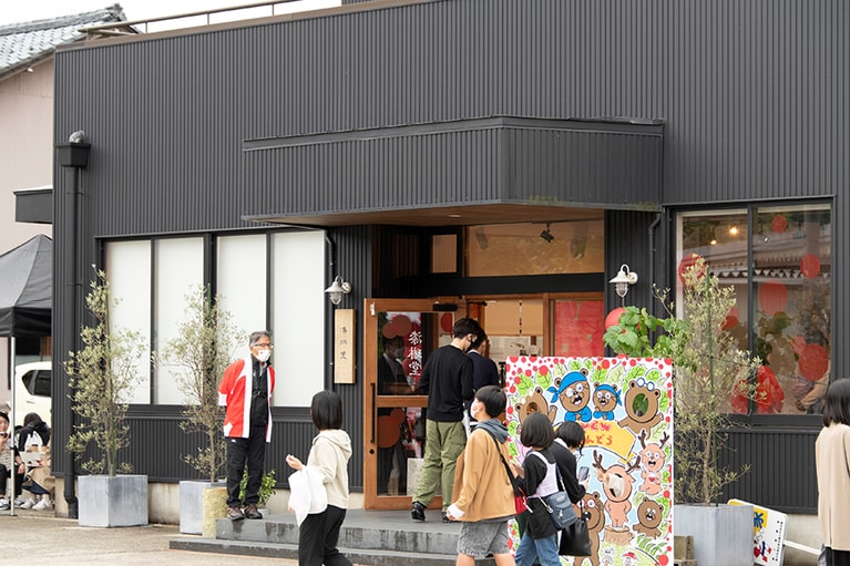 福井のモノづくりを守る地域が一体となって、見学者を楽しませてくれます。