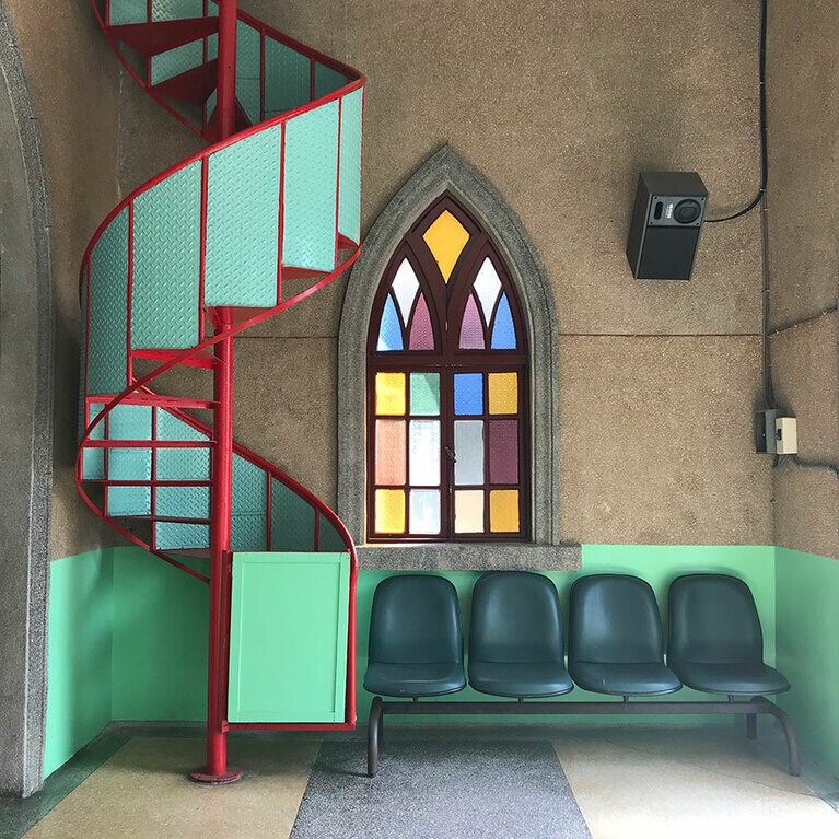 iPhoneで撮影。友達にベンチに座ってもらっても、素敵な写真が撮れそう。