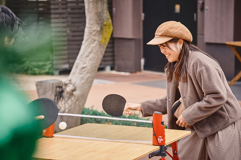 身体を動かすゲームコーナーには、ハンモックやハンマーストライカーなどのほか、リバーシなどのボードゲームも。