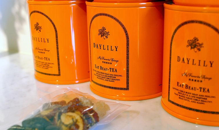 蜂蜜やミルクを加えるのもおすすめ。ノンカフェインなので夜でも安心して飲めます。