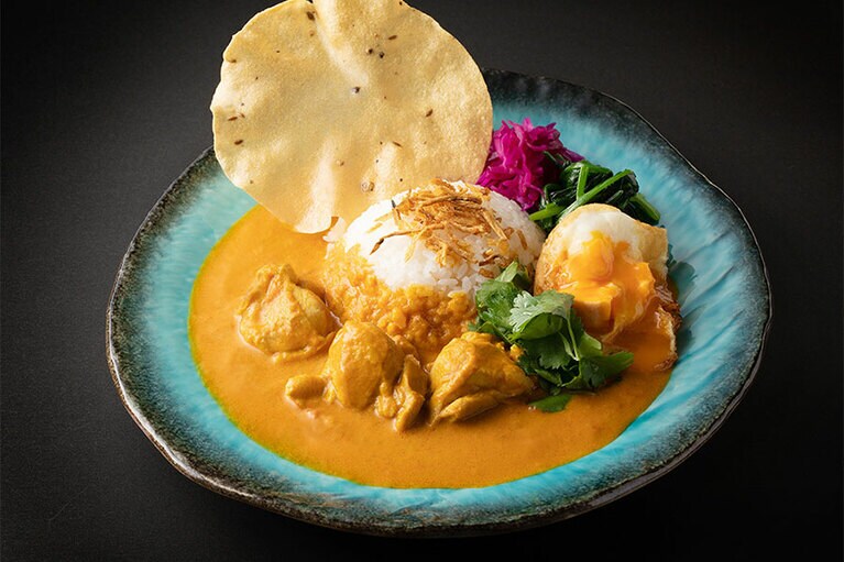 恋のチキンカリー 恋盛りトッピング 1,300円／恋とスパイス 中村屋カレー