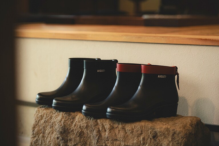 今日の旅の相棒。今でもフランスの職人が一つずつハンドメイドで作る洗練されたラバーブーツは、そこにあるだけで存在感抜群だ。