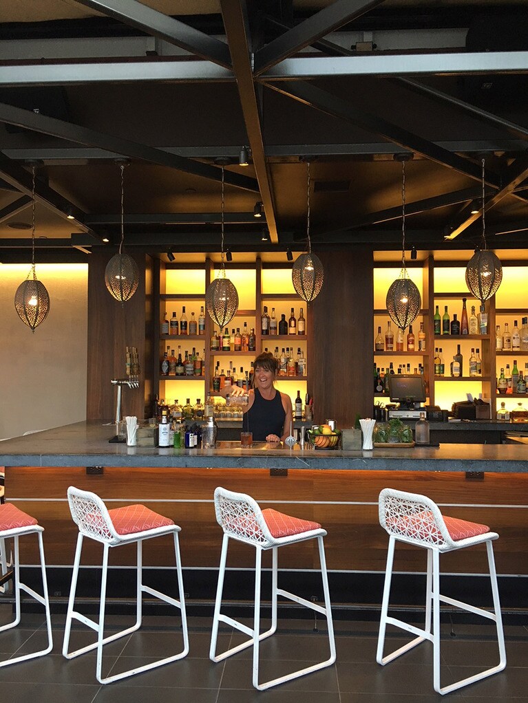 数々の受賞歴を持つ、人気ミクソロジストのジェニファーさん。