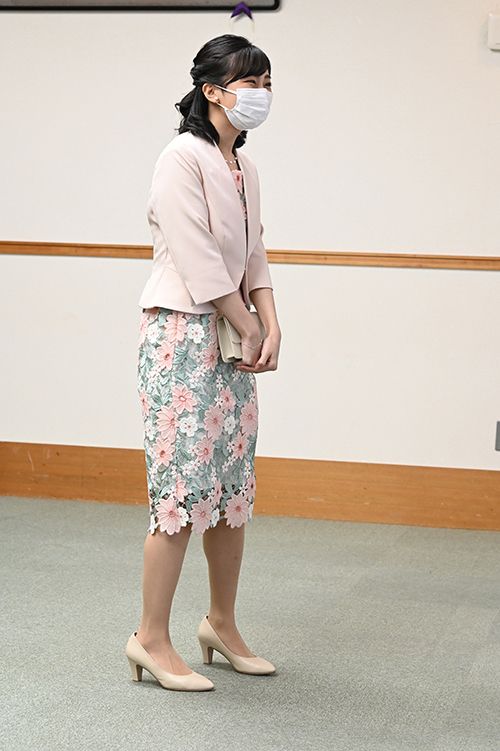花模様の華やかなスカート