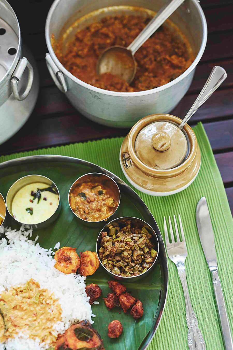 インドの料理「ターリー」。