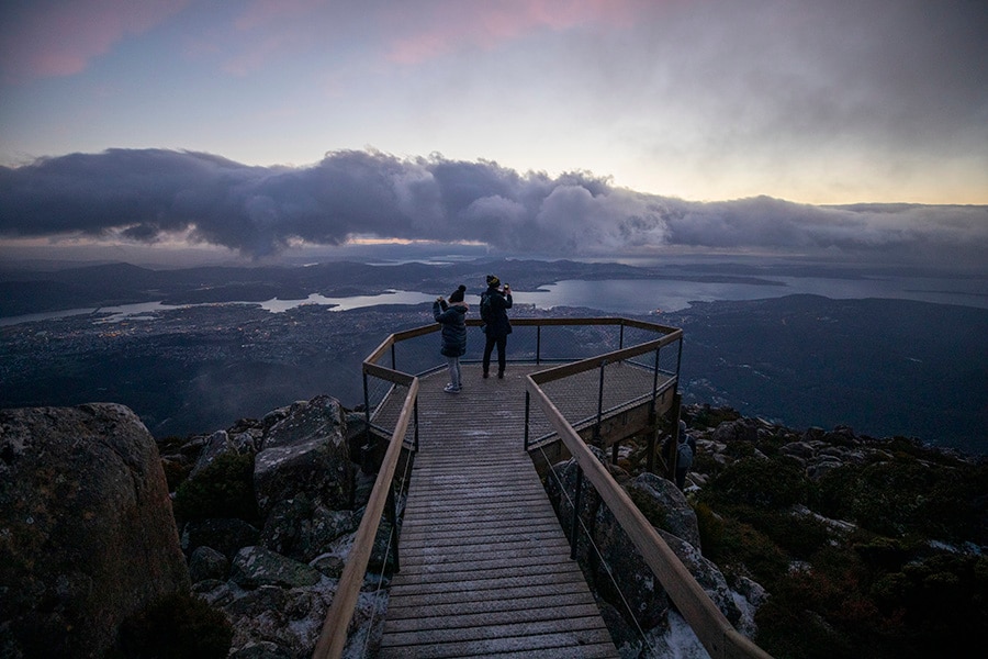 最高の眺望を楽しめるウェリントン山の展望台。photo:Tourism Australia
