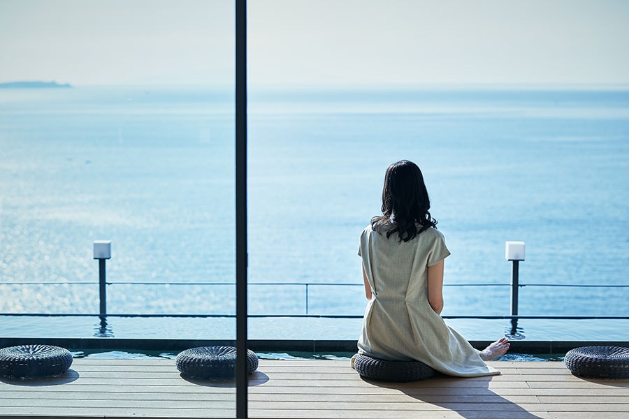 レセプションからは海と空が一体となった美しい情景が。