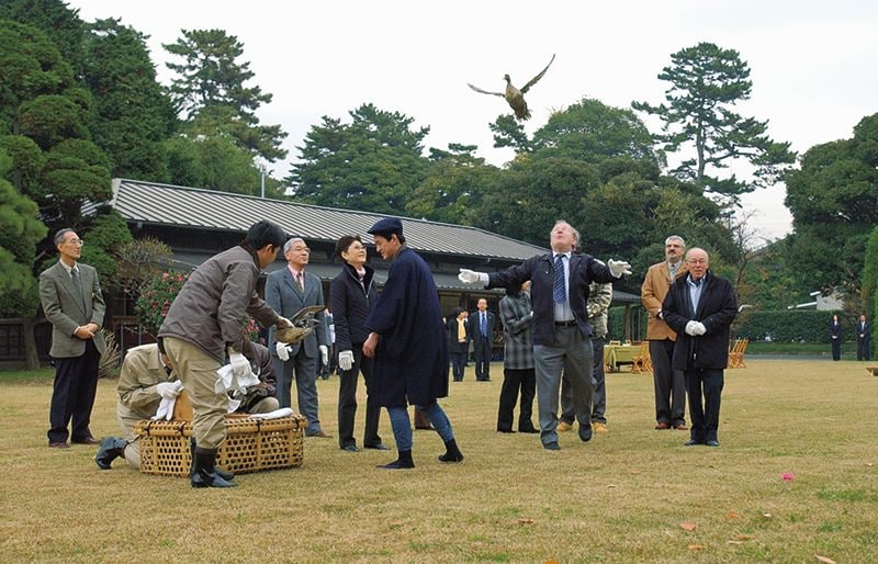 各国大使が招かれた鴨場接待の様子　ⒸThe Asahi Shimbun/Getty images, Jiji