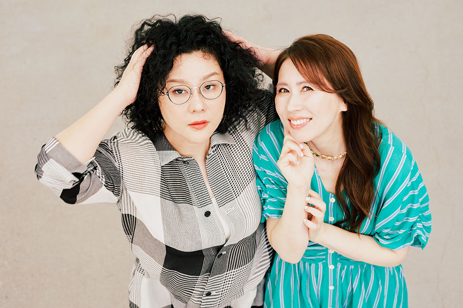 左から ジェーン・スーさん、堀井美香さん。