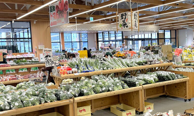 売り場は広大で遮るものがないので端から端まで見渡せる。