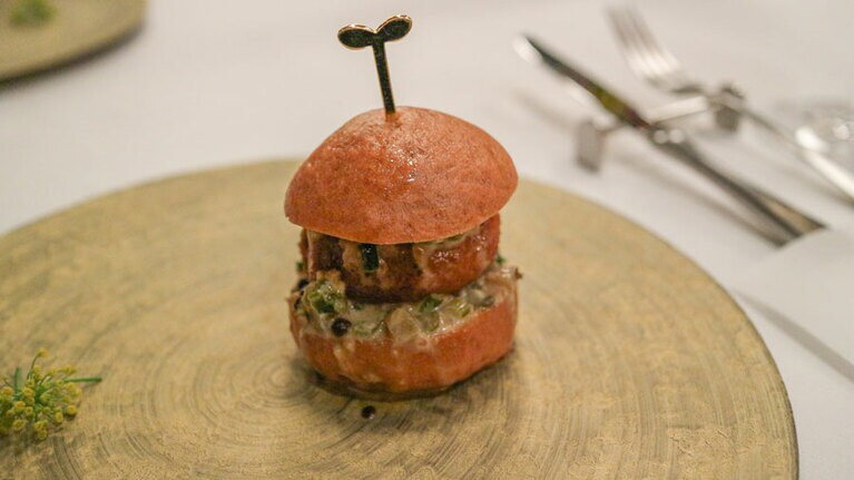 「モルゲンロート　信州伝統野菜 “綿内蓮根”」。