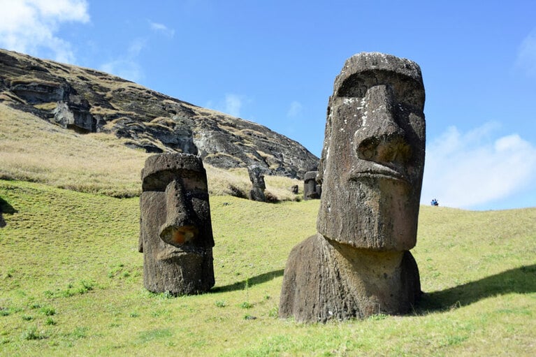 精悍な顔立ちの1500～1700年に作られたモアイ像たち。