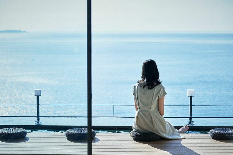 レセプションからは海と空が一体となった美しい情景が。