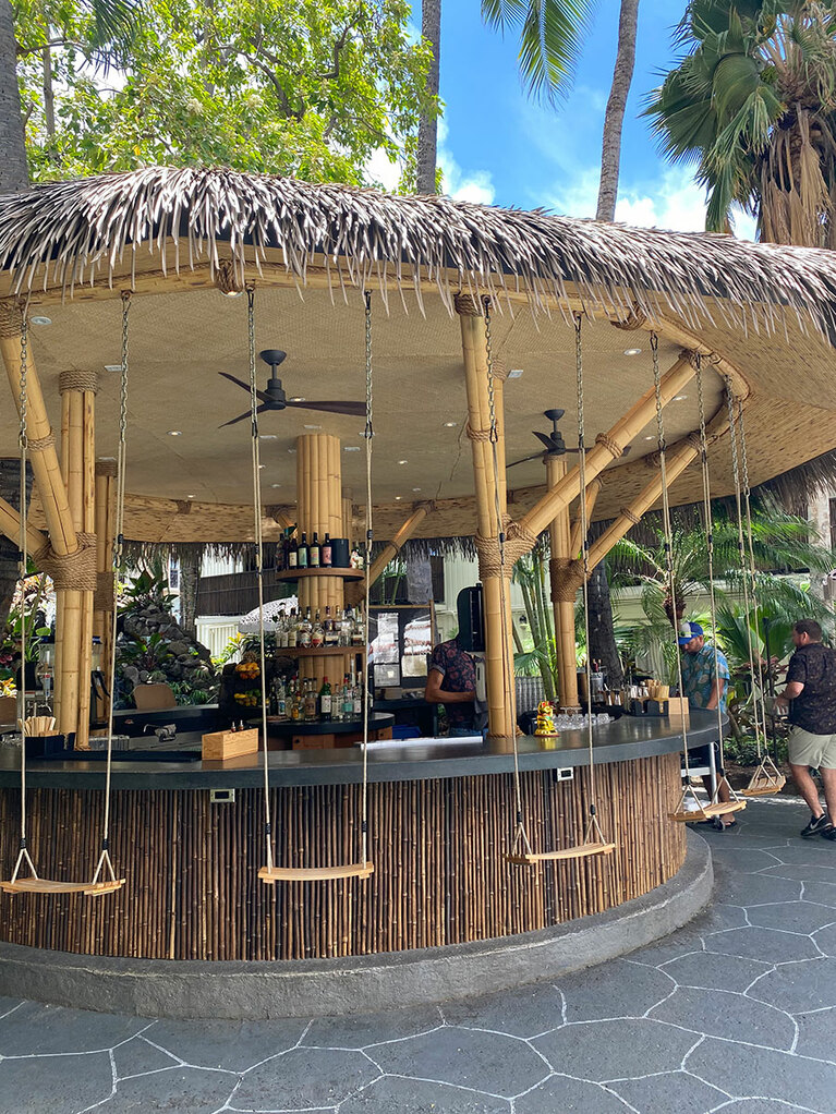 遊び心たっぷりのブランコ席に釘付け。