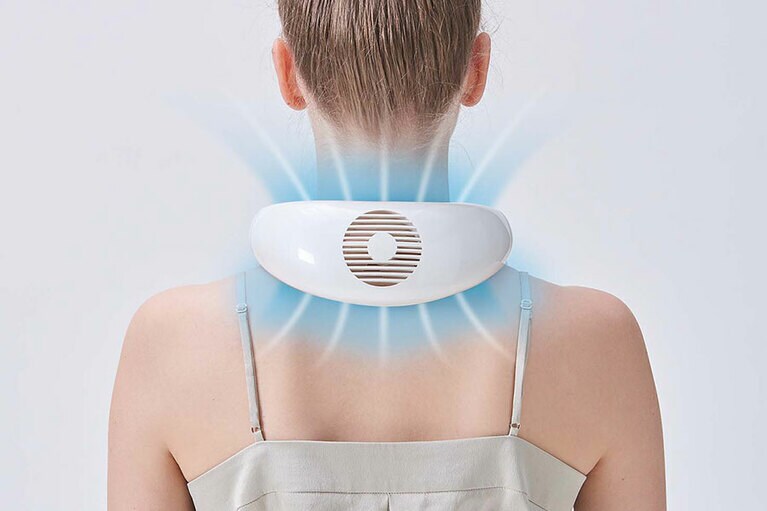 3つの小型ファンを動かすモーターは、ブラシレスモーターを採用し、静音性が高く、オフィスでも気兼ねなく使えます。