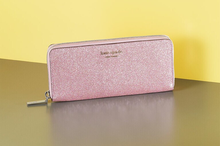 【キュート派に！ 繊細なグリッターのきらめき】スペンサー グリッター スリム コンチネンタル ウォレット ROSE GOLD(W19.5×H9×D2.5cm)27,000円／kate spade new york(ケイト・スペード ニューヨーク)