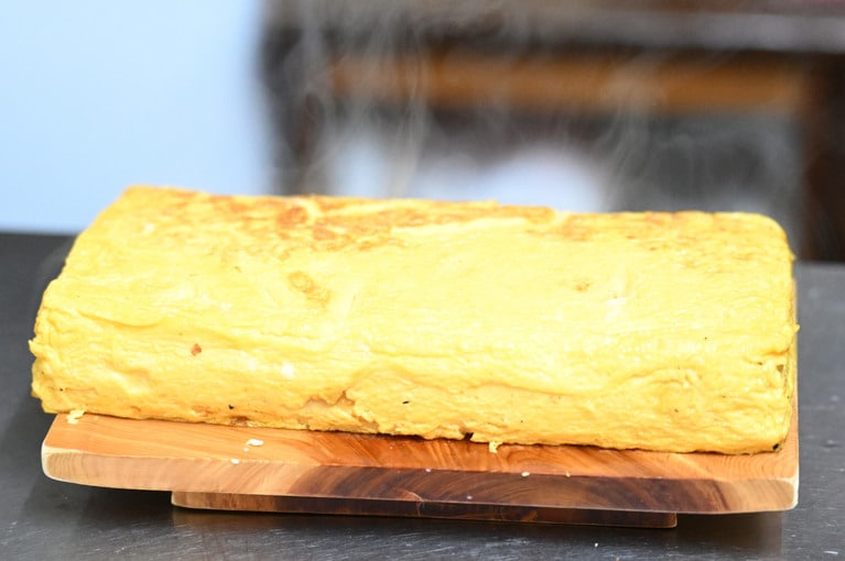 最後は木ぶたを使って形を整え、完成。