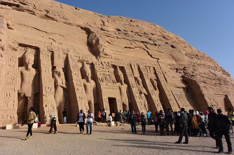 大神殿から100メートルほど離れた、ネフェルタリのために建造された小神殿。こちらのネフェルタリはラムセス2世と大きさがほぼ一緒なのに注目したい。