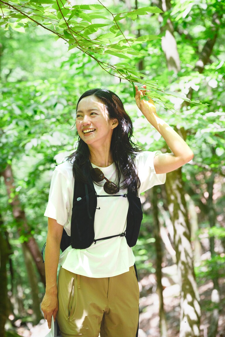 シーム構造によりかさばりを抑え、快適な着心地を実現。暑い日でも蒸気を逃して涼しさをしっかりキープ。