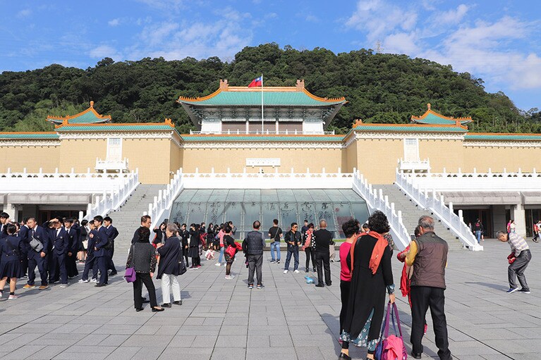 三棟の建物と2つの庭からなる巨大な故宮博物院。