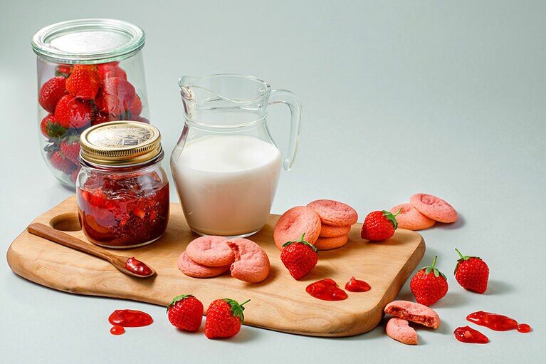 東京百年物語 苺＆ミルク しっとりクッキー 500円(5枚入り)／明治屋