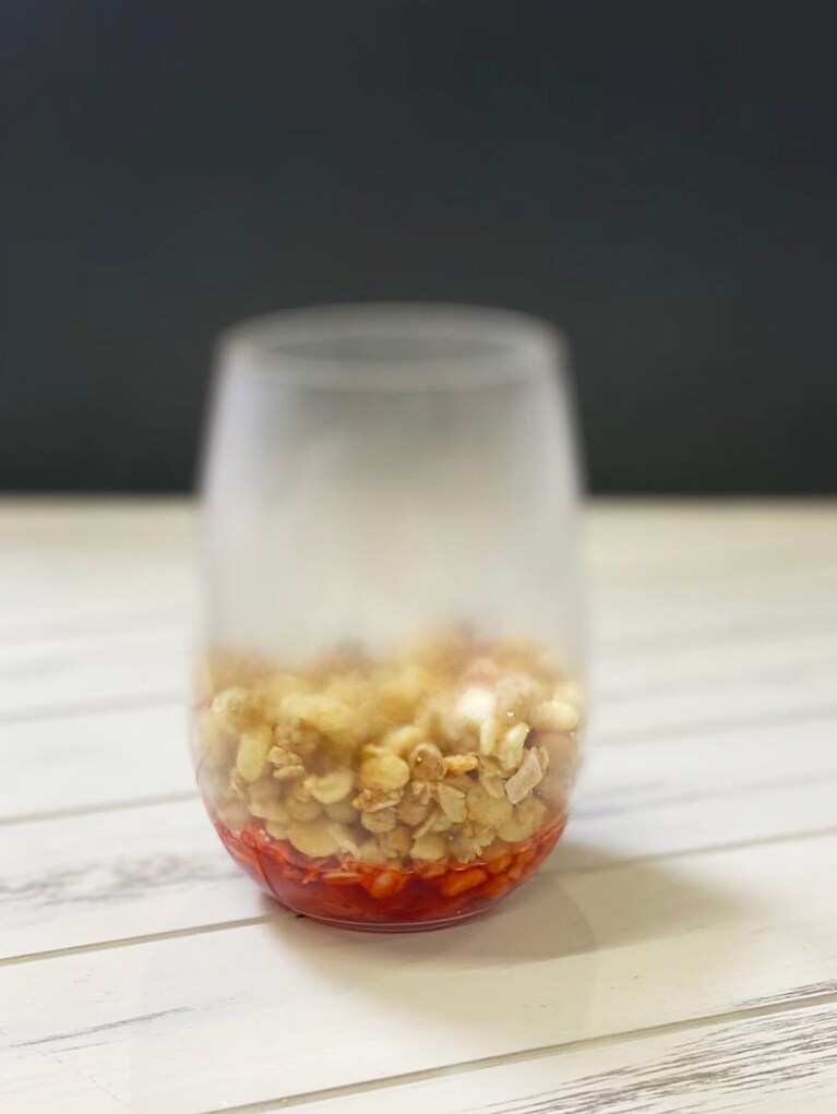 コンポートフレーズにフルーツグラノーラをオン。