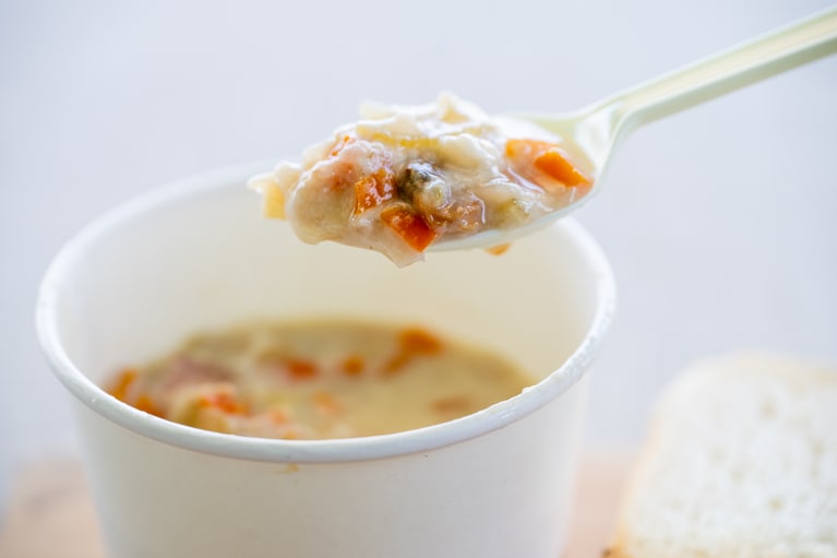 貝の旨みがたっぷり詰まったクラチャウダーは、朝ごはんにぴったり。