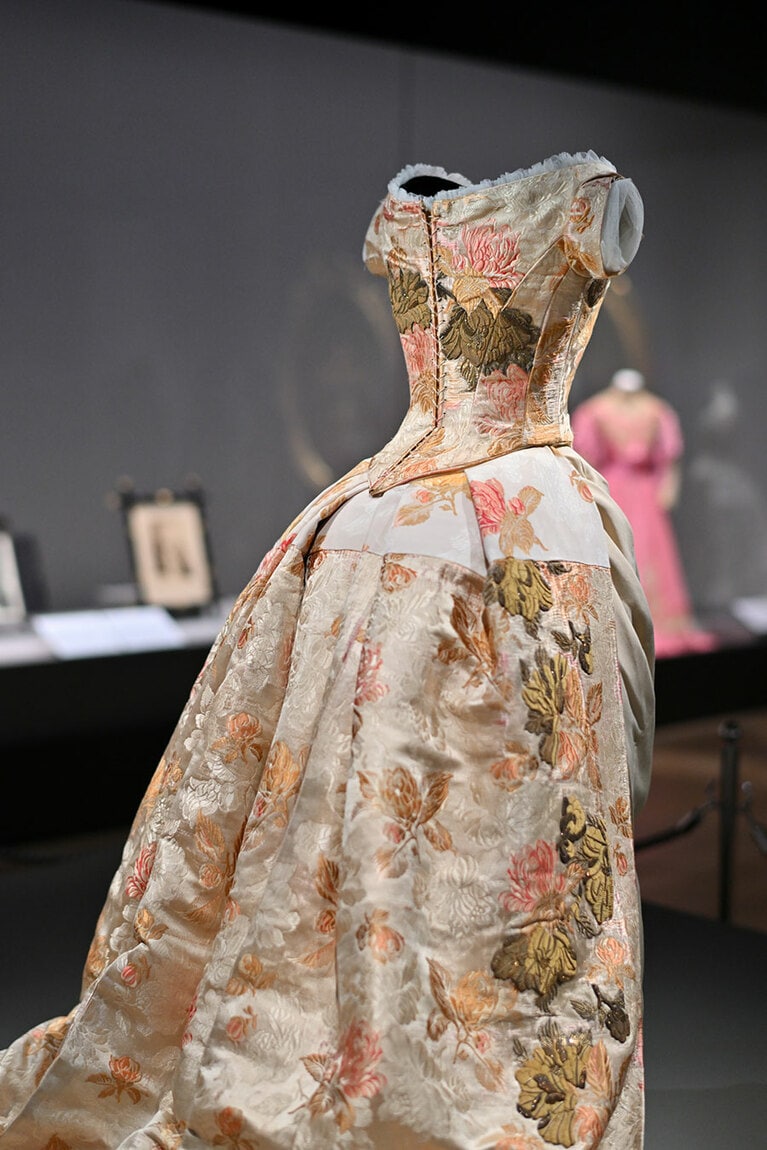 「受け継がれし明治のドレス」展