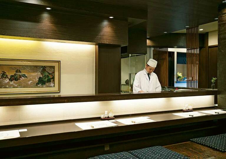 高級感溢れるカウンター席もあり。