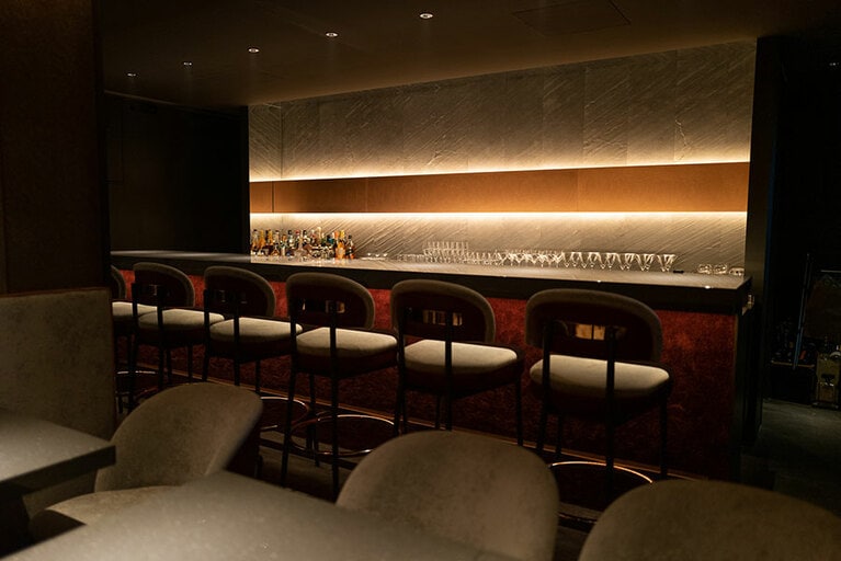 パフェバーのイメージを覆すような、落ち着いた店内。