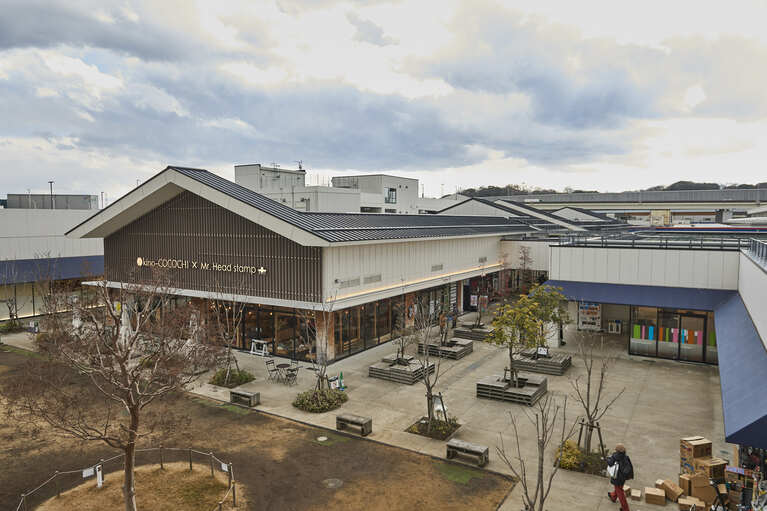 「ブランチ横浜南部市場」には、おしゃれなレストランカフェやベーカリーなども。