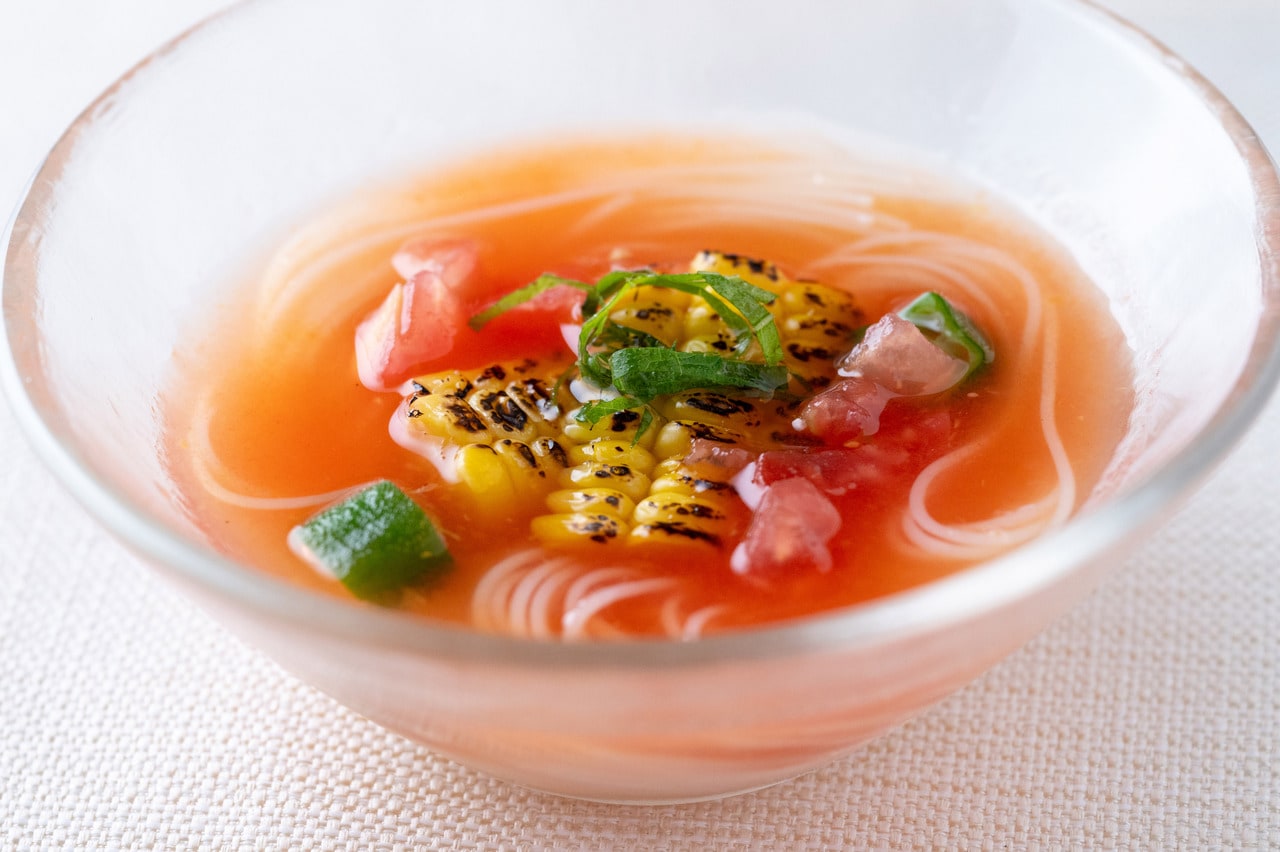 おしのぎは、冷やし島原そうめん。トマトのすり流しが爽やか。