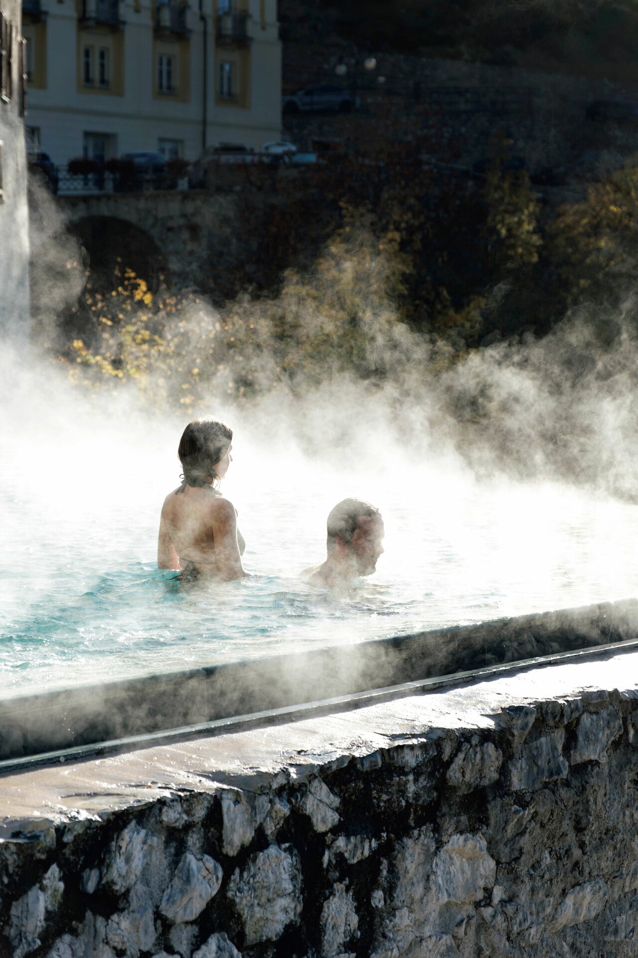 古代ローマを起源とする温泉「バーニ・ヴェッキ」。自然に抱かれた贅沢なウェルネス体験。