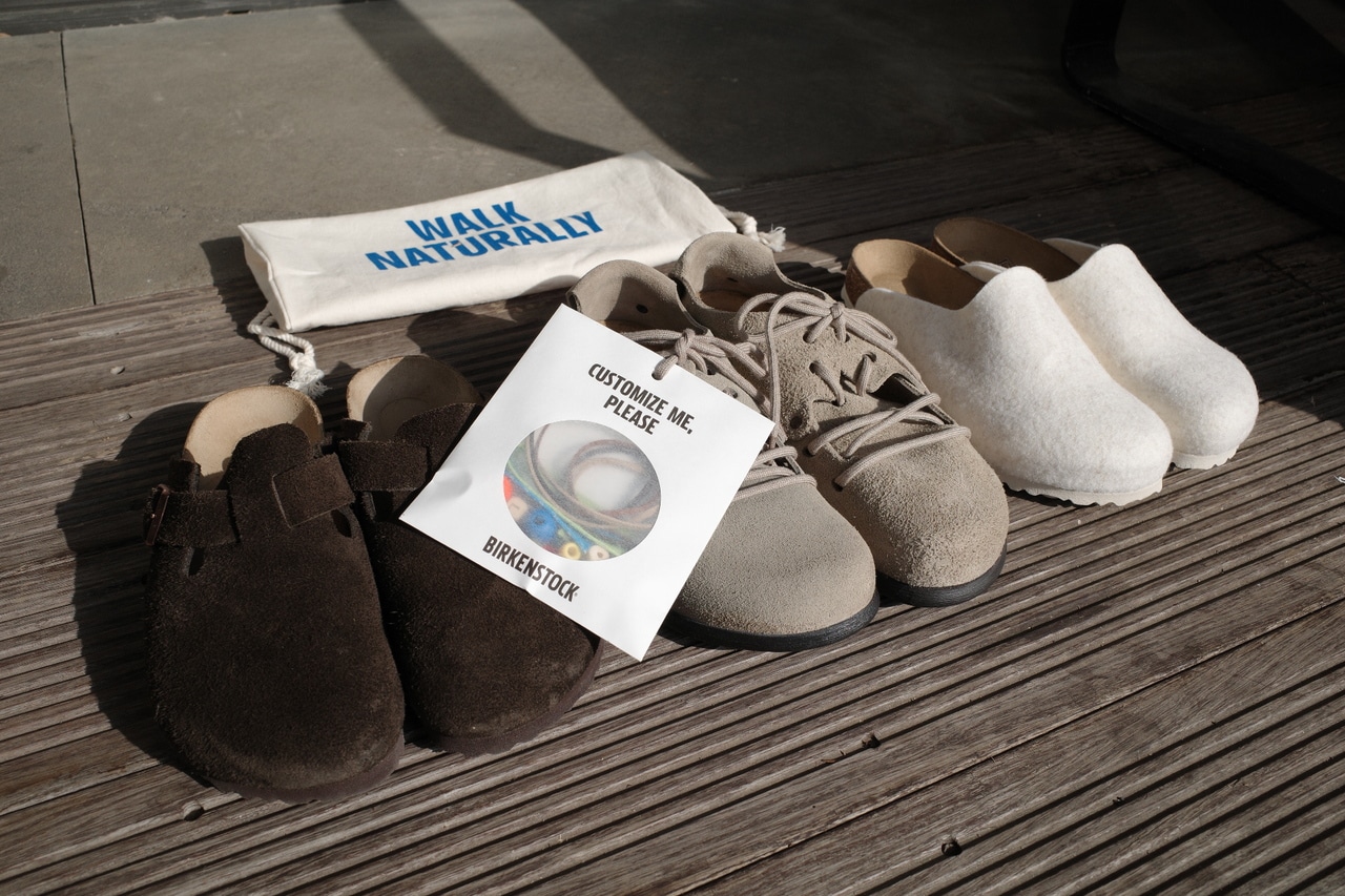 部屋で私を迎えたビルケンシュトックのシューズ。左から“ボストン”／24,200円、“モンタナ”／26,400円、“アムステルダム”／17,600円。ビルケンシュトックのシューズには、世界の都市の名前がついていて、日本の都市では“トキオ”や“キョウト” “ナゴヤ” “ウジ”などがあります。※筆者撮影