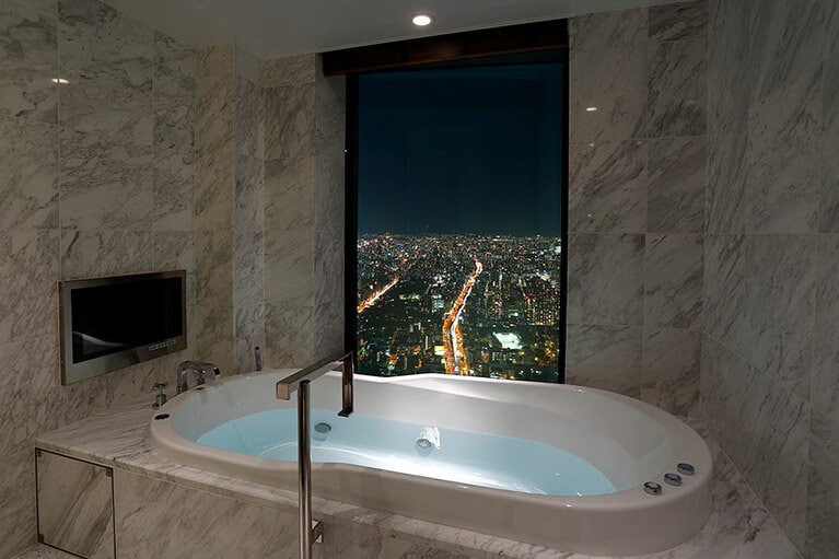 「エグゼクティブスイート」のビューバス。
