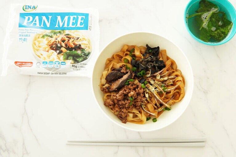 「パンミースープ麺(シーフード味)」のアレンジ版。タレを自分で作れば、ドライタイプも再現できる。