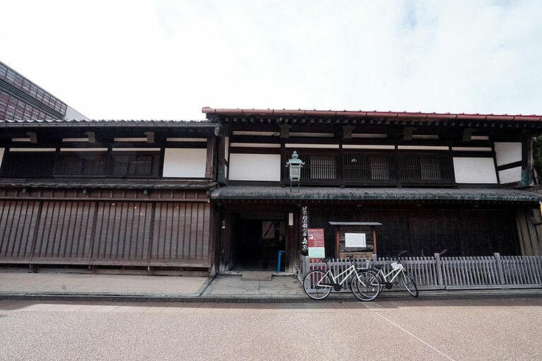 岩瀬の廻船問屋の五大家のひとつ、森家の屋敷。国指定重要文化財だ。