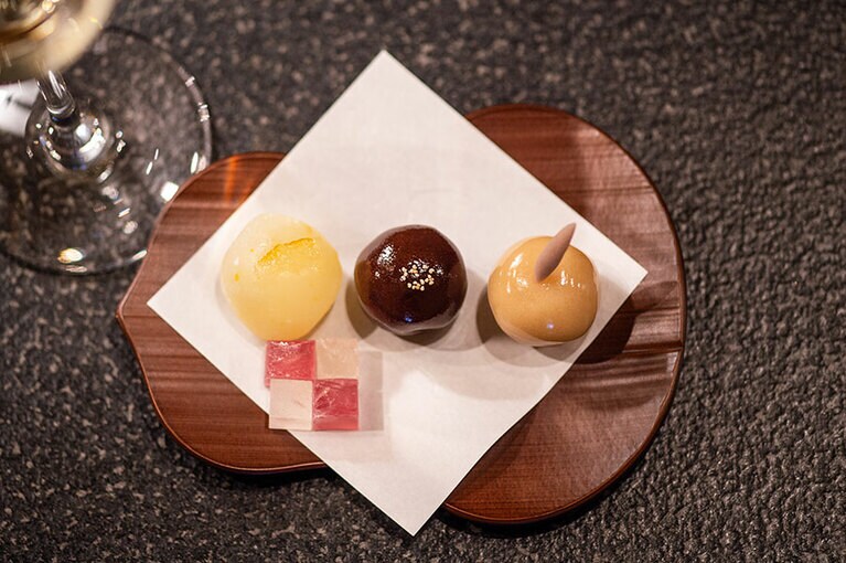 烏羽玉は、定番の黒糖味に加え、季節をイメージしたオリジナルの味も楽しみ。